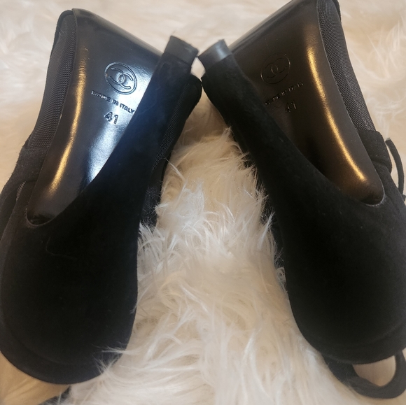 Chanel Heels Black and Silver! - Picture 6 of 8